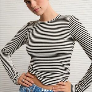 American Eagle Outfitters Long Sleeve Cozy Crew Neck T-Shirt in Black Stripe